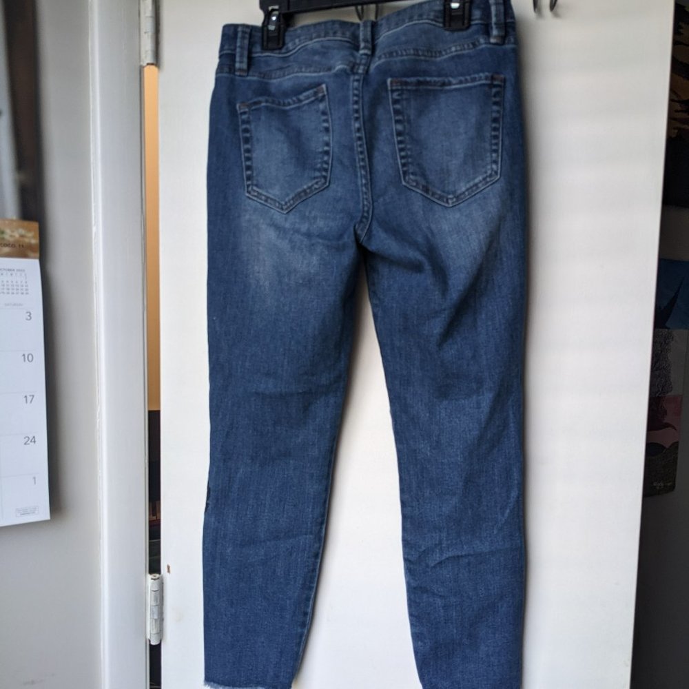 a.n.a Skinny Jeans Crop Fringe Distressed Feather Embroidered Size 2 - Picture 11 of 13